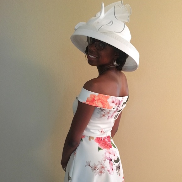 Meet your Posher, Caroline - Picture 1 of 1